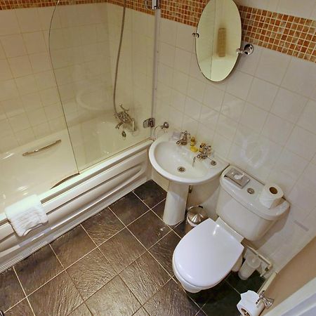 The Barleycorn Hotel Марлбъро Екстериор снимка