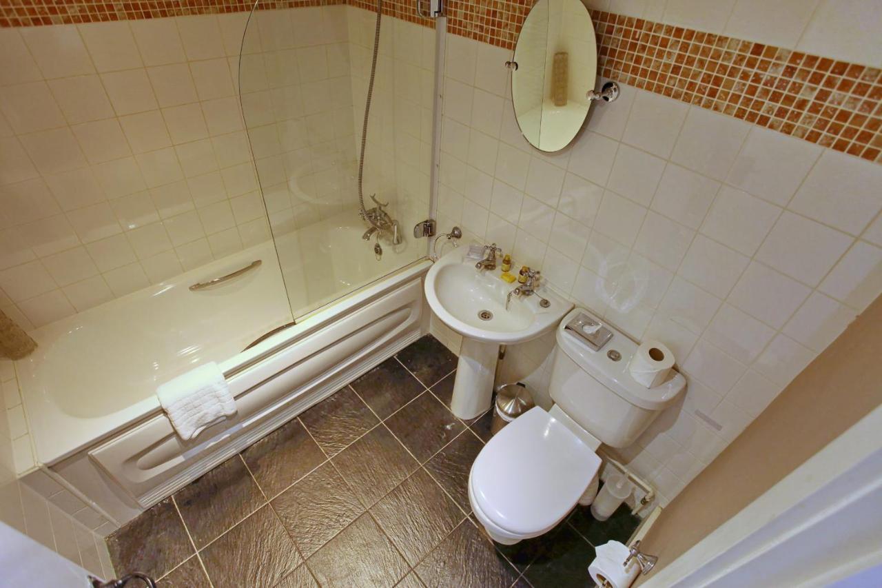 The Barleycorn Hotel Марлбъро Екстериор снимка